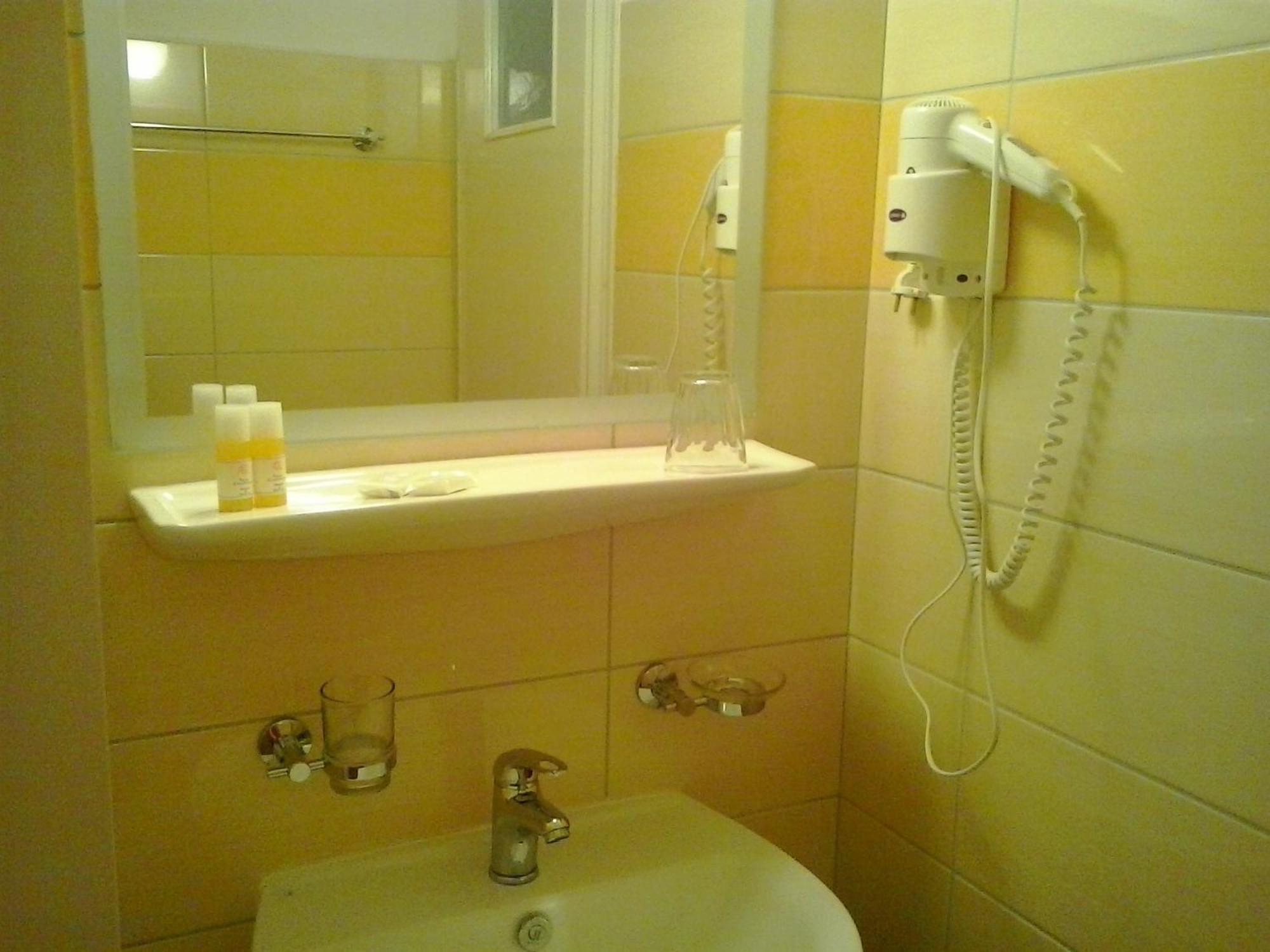 Isidora Hotel Agia Marina  Zimmer foto