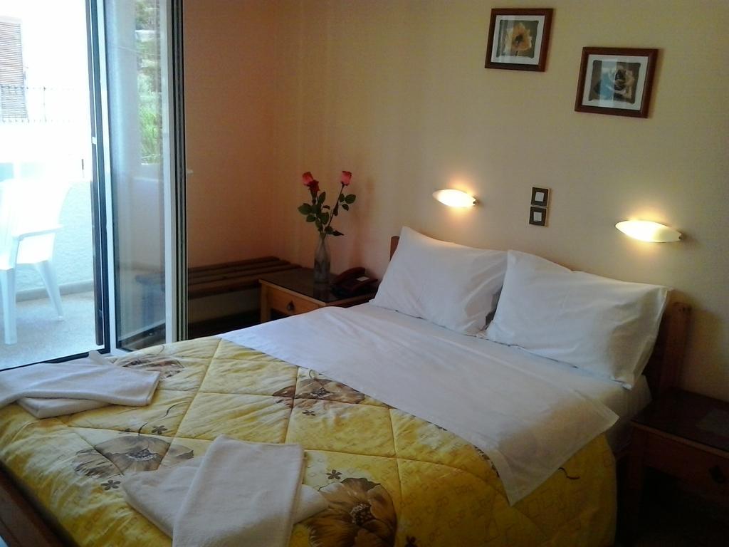 Isidora Hotel Agia Marina  Zimmer foto